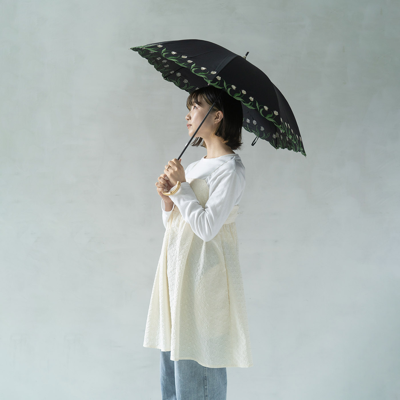 SeeMONO|［大物配送］クラシカルな佇まいチューリップ刺しゅうの晴雨兼用傘〈BLACK〉